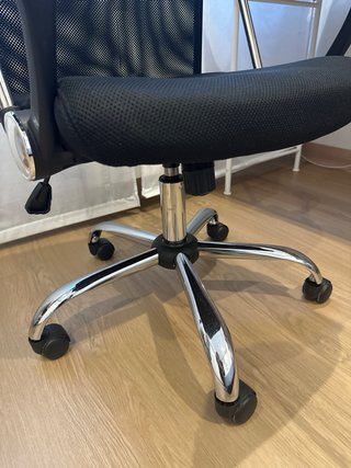 Silla de ruedas negra ergonómica