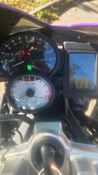 BMW F800R Negra y Morada