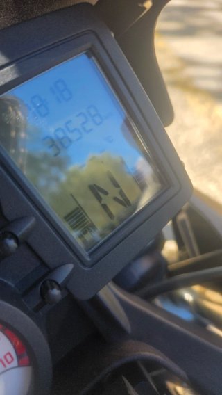 BMW F800R Negra y Morada