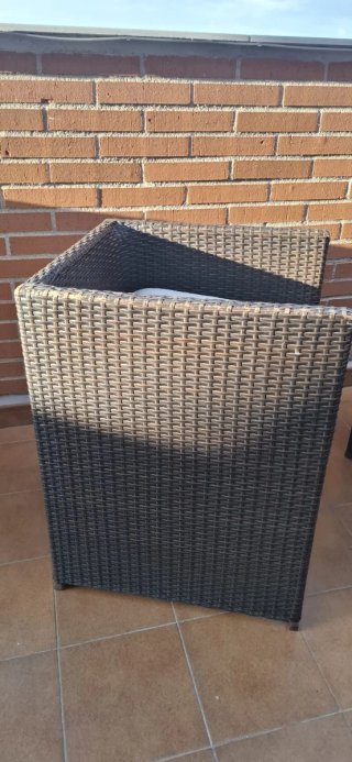 2 Sillones Ratan Marrón con Cojines Beige y mesita