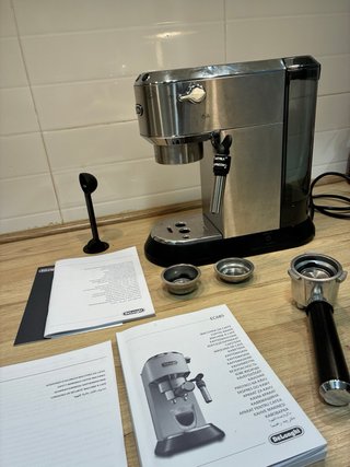 Cafetera Delonghi Dedica EC685 Plata