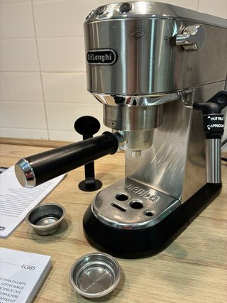 Cafetera Delonghi Dedica EC685 Plata