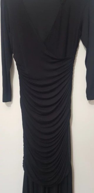 Vestido negro largo drapeado