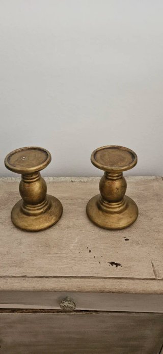 Candelabros dorados para velones