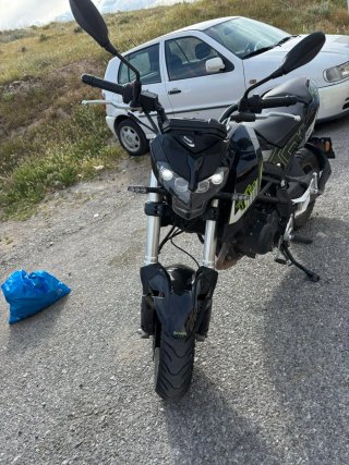 Benelli TN 125 Naked Negra y Verde Tornado