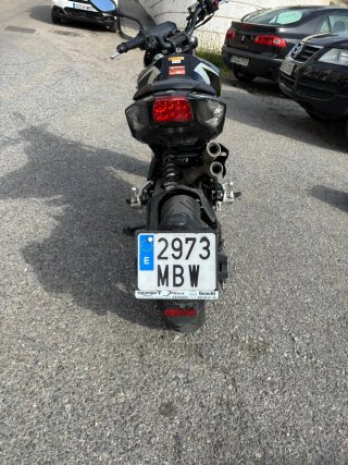 Benelli TN 125 Naked Negra y Verde Tornado