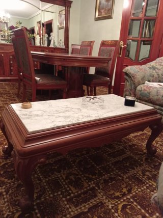 Mesa de centro de madera y mármol