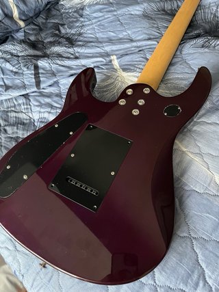 Guitarra Eléctrica Estilo Music Man china(replica)