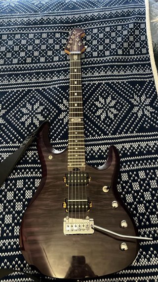 Guitarra Eléctrica Estilo Music Man china(replica)