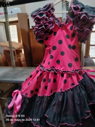 Traje de flamenca lunares rosa y negro