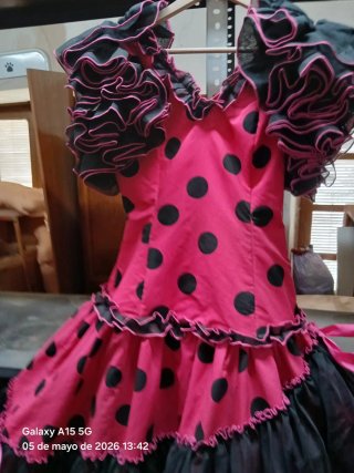 Traje de flamenca lunares rosa y negro