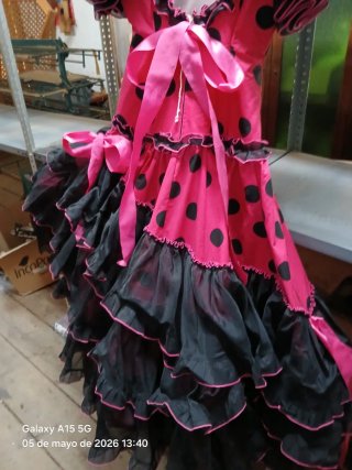 Traje de flamenca lunares rosa y negro