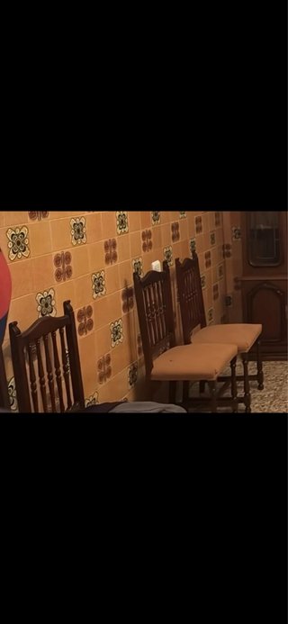 Sillas antiguas de madera y tela