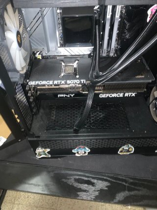 PC da gaming Nvidia RTX 5070 Ti quasi nuovo