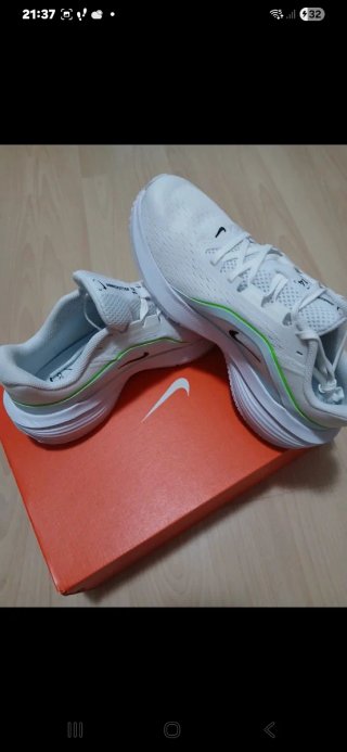 Zapatillas Nike Blancas y Verdes
