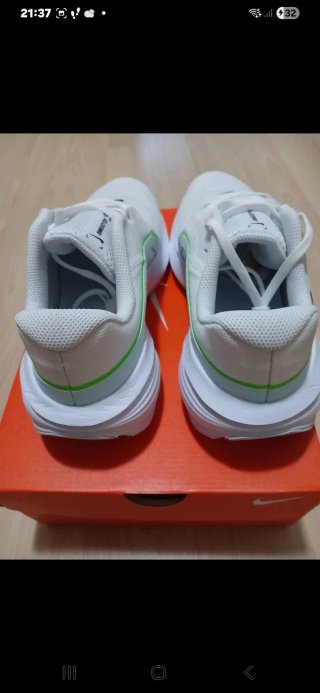 Zapatillas Nike Blancas y Verdes