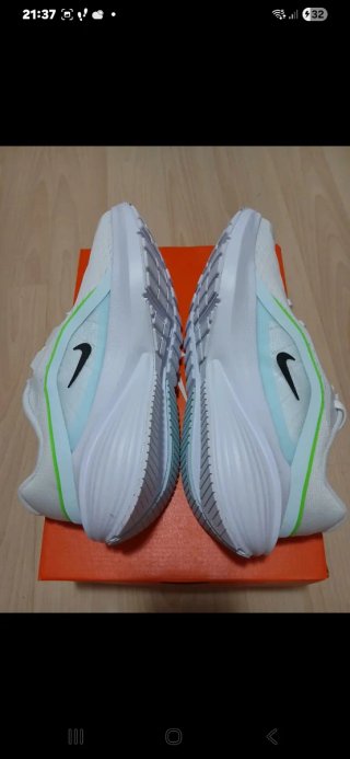 Zapatillas Nike Blancas y Verdes