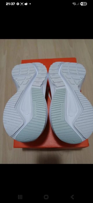 Zapatillas Nike Blancas y Verdes