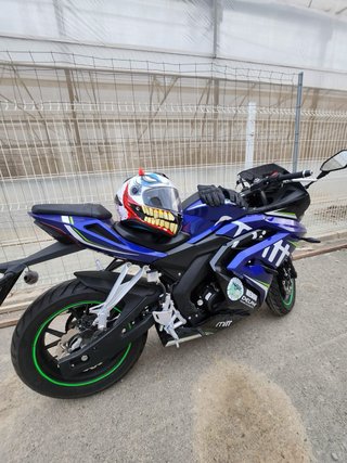 Moto Deportiva Azul y Negra MITT GP2 125cc