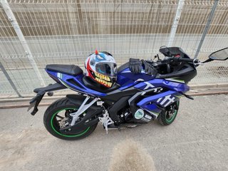 Moto Deportiva Azul y Negra MITT GP2 125cc