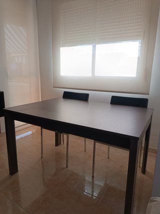 Mesa de comedor extensible + 4 sillas (Impecable)