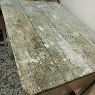 Mesa antigua de madera