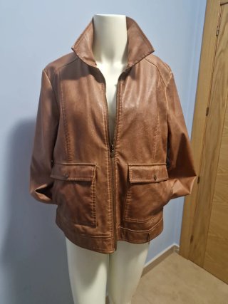 Chaqueta de cuero marrón