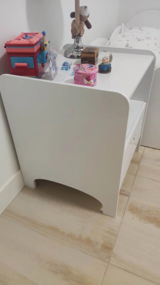 Mesita infantil blanca con estrella
