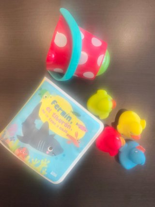 Juguetes de baño para bebé