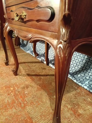 Dormitorio Estilo Luis XV: Madera, Mármol y Bronce