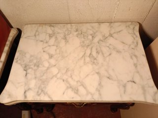 Dormitorio Estilo Luis XV: Madera, Mármol y Bronce