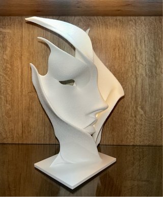 Volto astratto stilizzato bianco