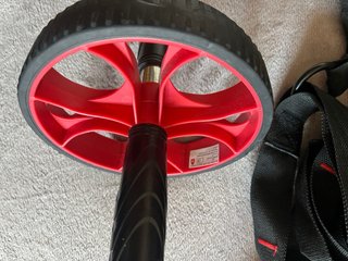 Set de deporte: Rueda abdominal, TRX y pesa