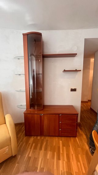 Mueble de salón madera y cristal