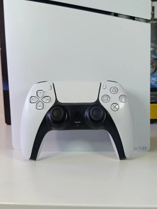 PS5 Slim Digital con Mando DualSense y Caja