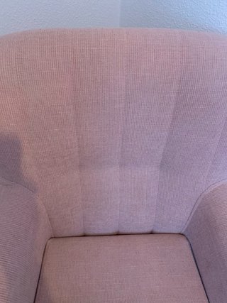 Sillón Nórdico Rosa con patas de madera