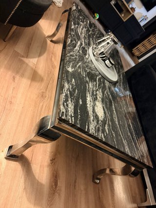 Mesa de centro moderna de marmol  y metal