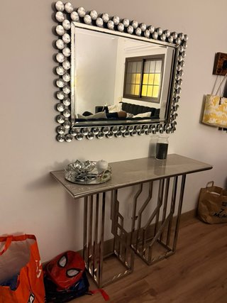 Mesa  y espejo decorativo