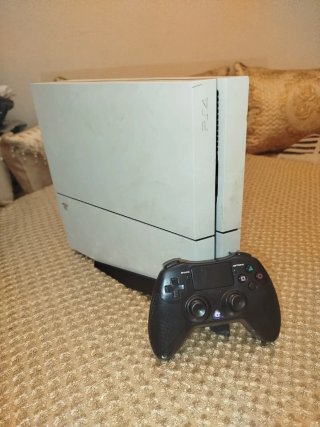 PS4 Blanca + GTA V + FIFA 22