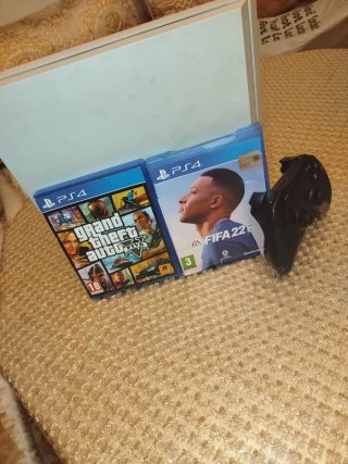 PS4 Blanca + GTA V + FIFA 22