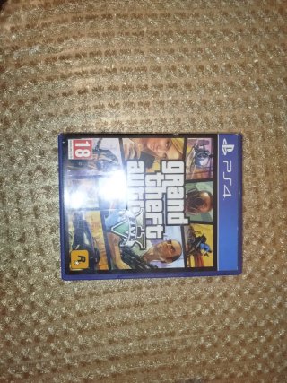 PS4 Blanca + GTA V + FIFA 22