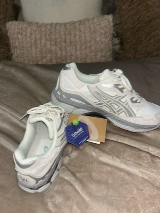 Zapatillas Asics Gel Blancas y Grises
