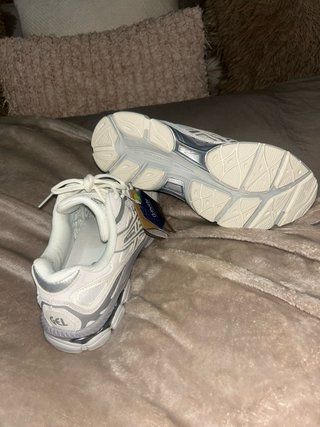 Zapatillas Asics Gel Blancas y Grises