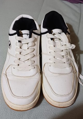 Zapatillas Champion Blancas y Marrones