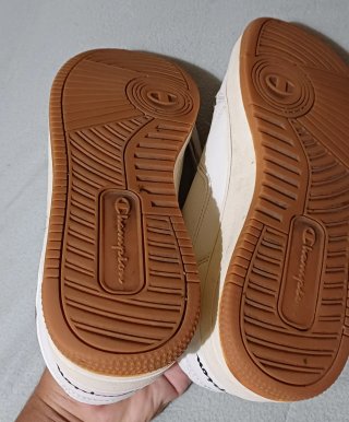 Zapatillas Champion Blancas y Marrones