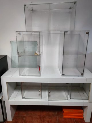 Muebles expositores metacrilato y cristal
