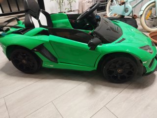 Coche eléctrico infantil