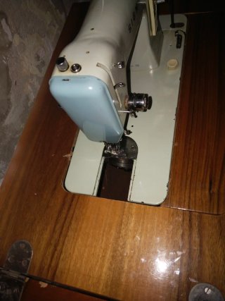 Maquina de coser antigua