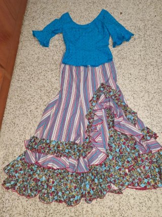 Falda Rociera y Camisa Multicolor