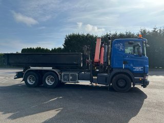 SCANIA G360 con grua y gancho multifilft